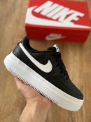 Tênis Nike Court Vision Alta preto.